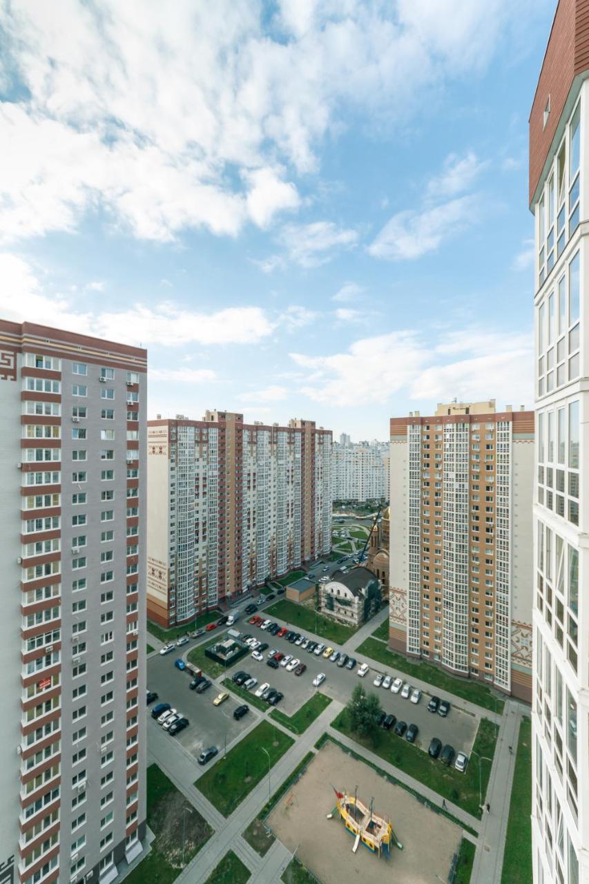 Poznyaky Apartments Patriotika Kiew Exterior foto