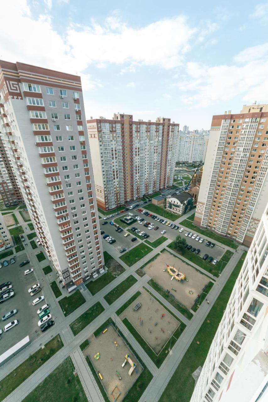 Poznyaky Apartments Patriotika Kiew Exterior foto