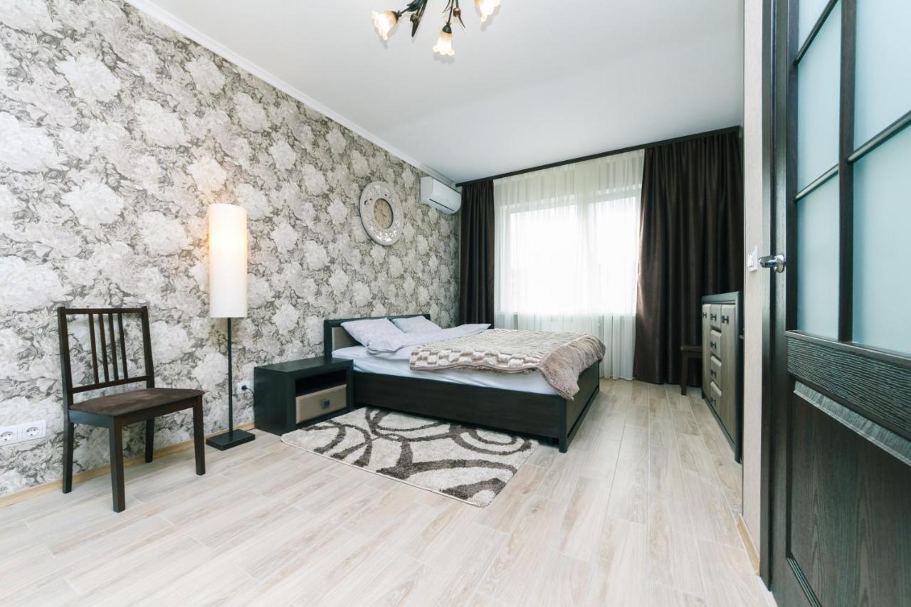 Poznyaky Apartments Patriotika Kiew Exterior foto