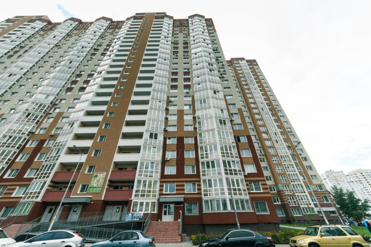 Poznyaky Apartments Patriotika Kiew Exterior foto