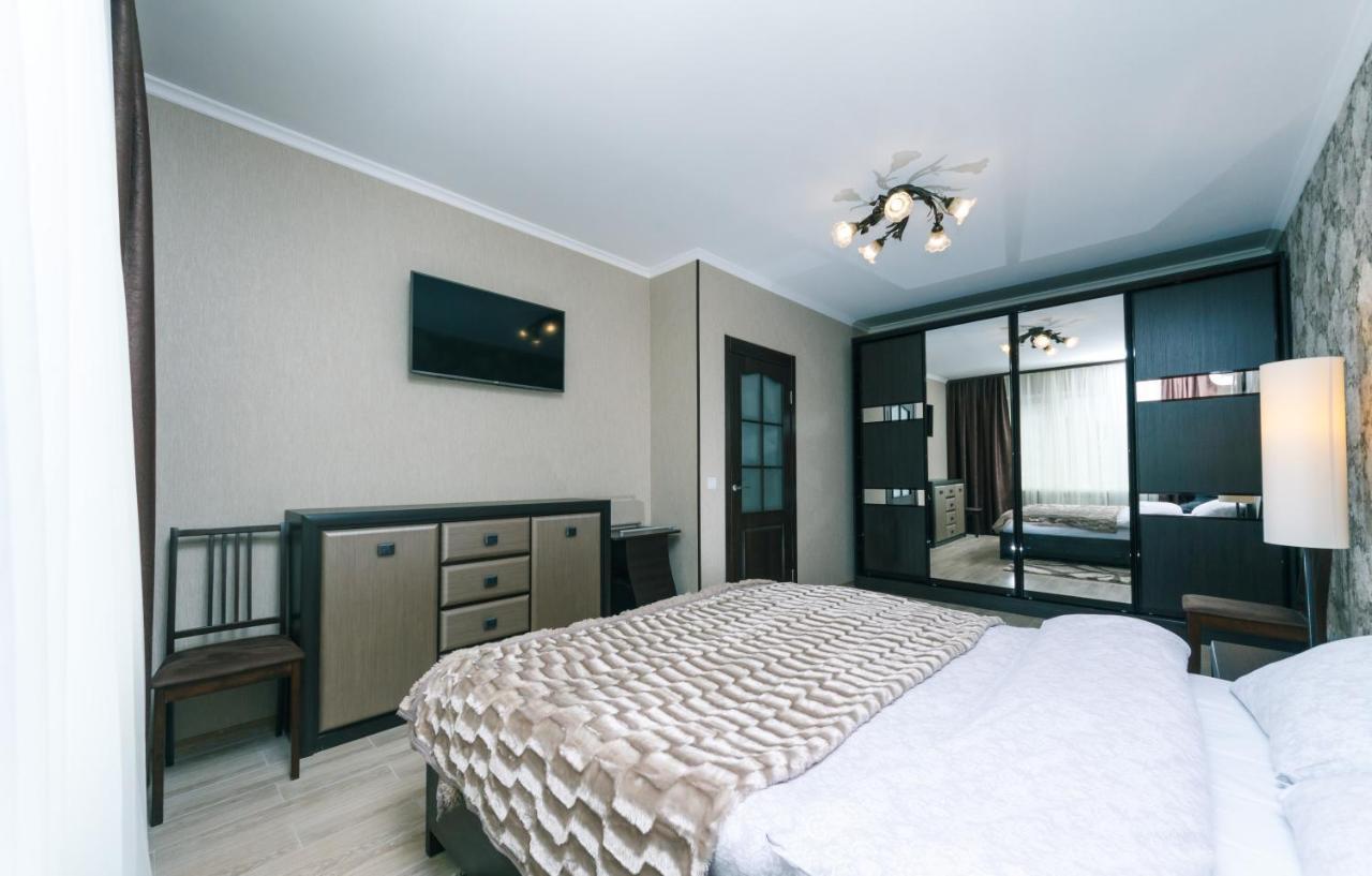 Poznyaky Apartments Patriotika Kiew Exterior foto