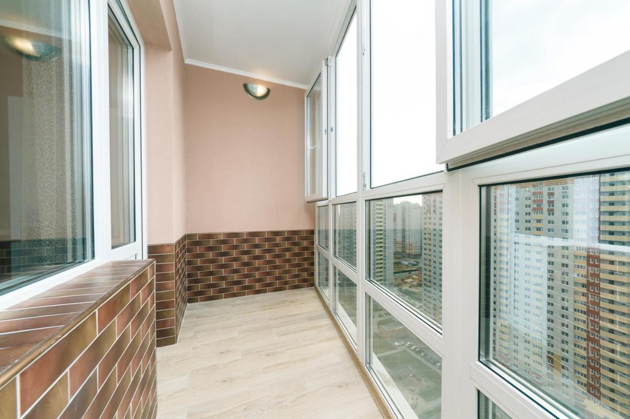 Poznyaky Apartments Patriotika Kiew Exterior foto